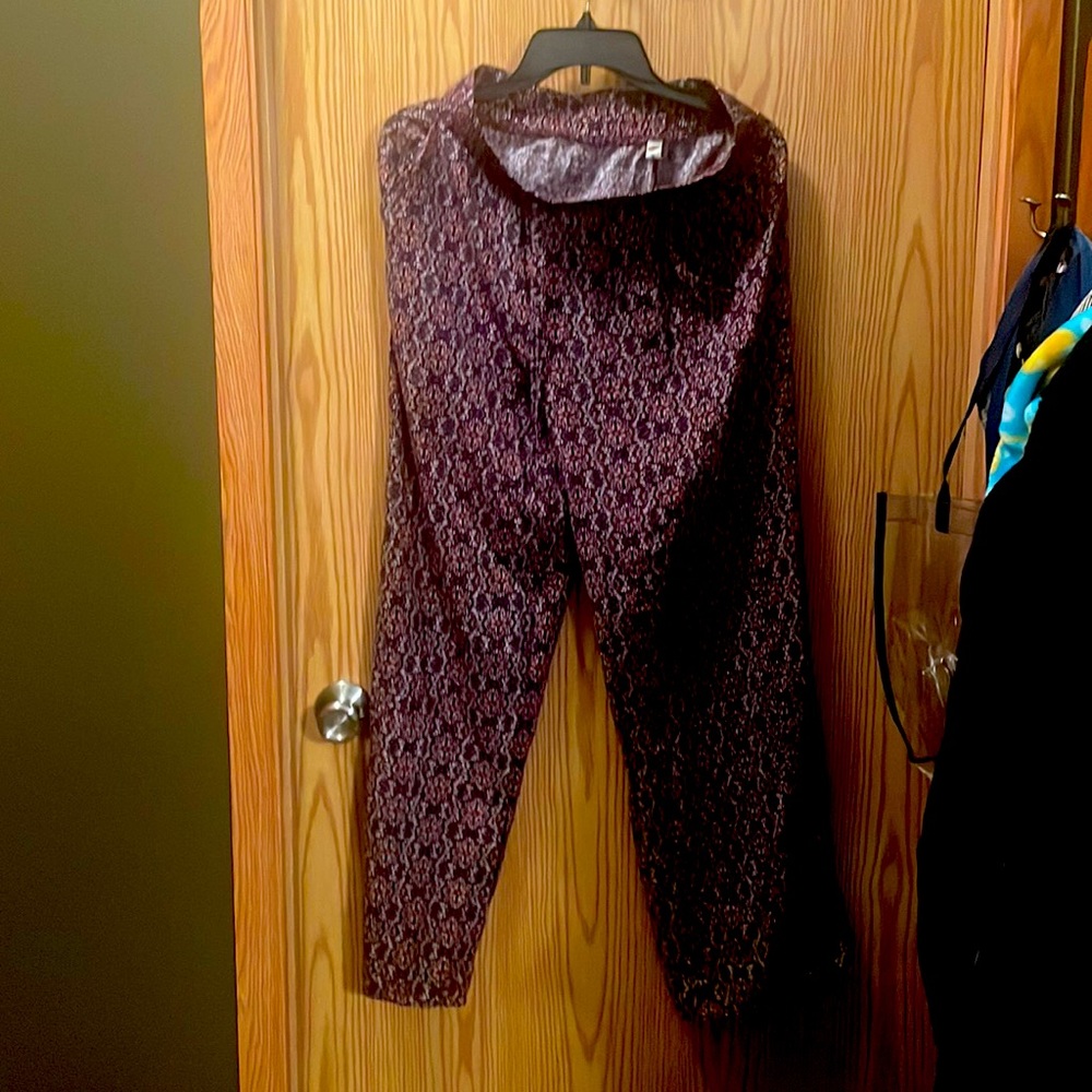 NWOT BEBOP Burgandy & Pink Floral Pants - Medium